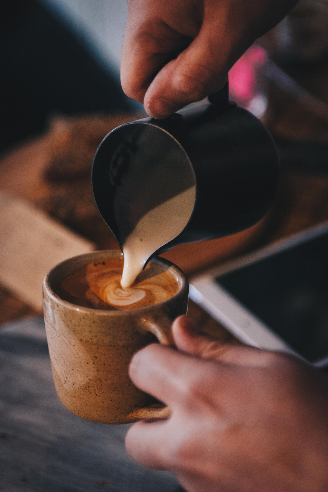 HOW TO FROTH YOUR MILK AT HOME... WITHOUT A MILK FROTHER